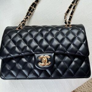 Black double flap quilted chain strap purse